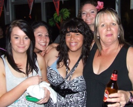 XmasParty2008Chicks 435pix
